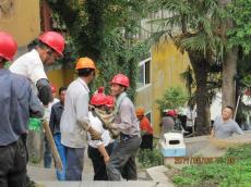2011年5月9日，集團積極響應(yīng)市委、市政府號召，參與雞鳴寺藥膳塔搶修任務(wù)。