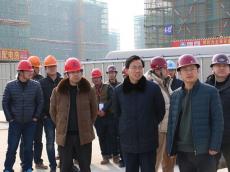 句容市副市長(zhǎng)賈云亮走訪慰問(wèn)集團(tuán)北部新城項(xiàng)目部
